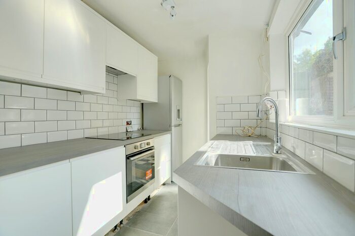 2 Bedroom End Of Terrace House To Rent In Hillside Grove, Southgate, N14