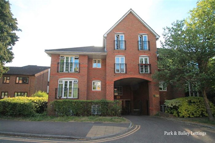 2 Bedroom Flat To Rent In Bedroom Second Floor Flat In Caterham Valley, CR3
