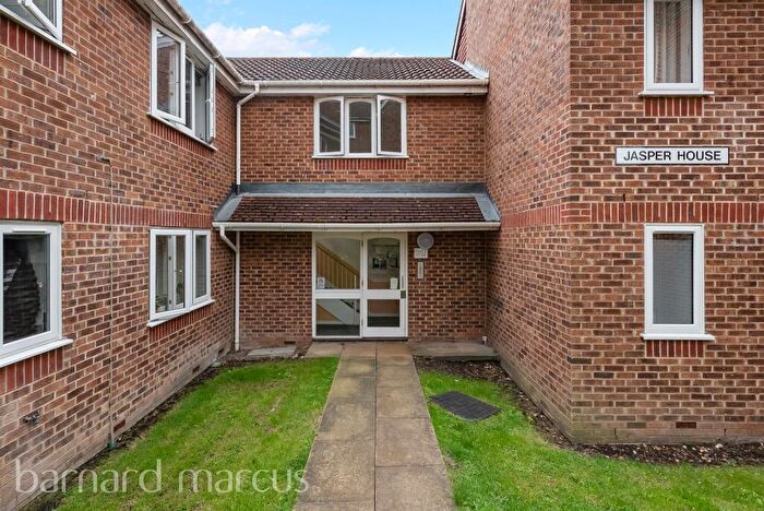1 Bedroom Flat To Rent In Percy Gardens, Worcester Park, KT4