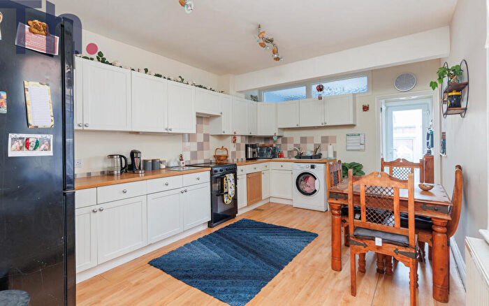 3 Bedroom Semi Detached House For Sale In East Cowes, Isle Of Wight, PO32