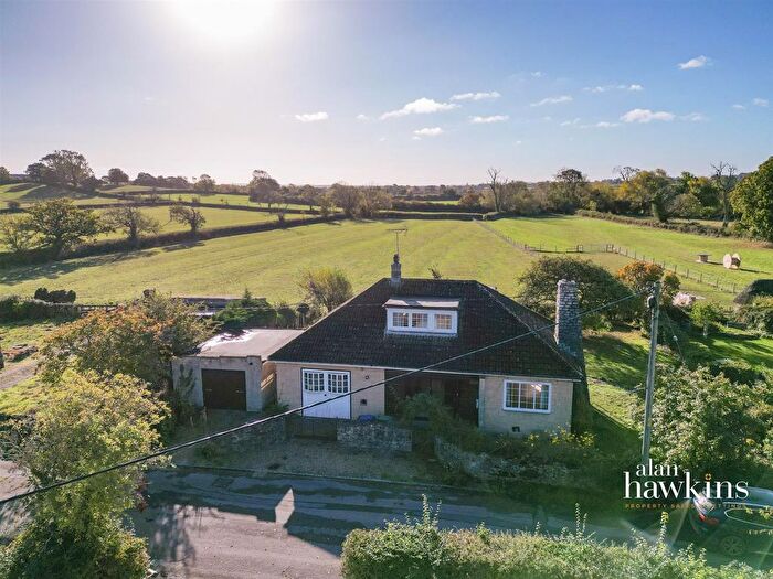 3 Bedroom Detached Bungalow For Sale In Packhorse, Purton, Swindon, SN5