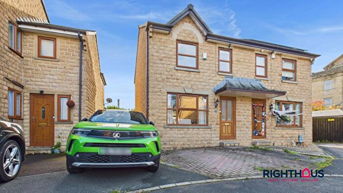 3 Bedroom Semi Detached House For Sale In Clydesdale Drive, Bradford, BD6