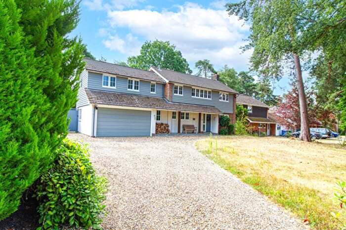 5 Bedroom Detached House For Sale In Chinnock Close, Fleet, GU52