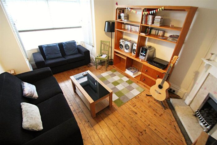 4 Bedroom Terraced House To Rent In Meanwood Road, Meanwood, Leeds, West Yorkshire, LS6