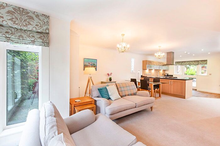 2 Bedroom Flat To Rent In Limetree Court, York, YO30