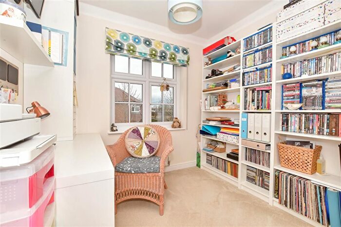 4 Bedroom Detached House For Sale In Great Threads, Staplehurst, Kent, TN12