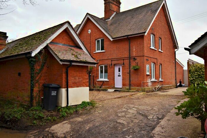 3 Bedroom Semi-Detached House To Rent In Cromer Hyde Lane, Lemsford, Welwyn Garden City, AL8