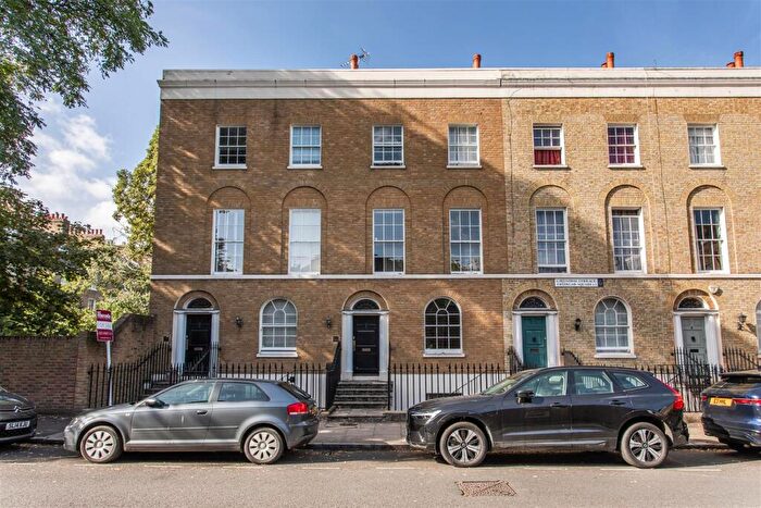 2 Bedroom Flat For Sale In Tredegar Square, Mile End, E3