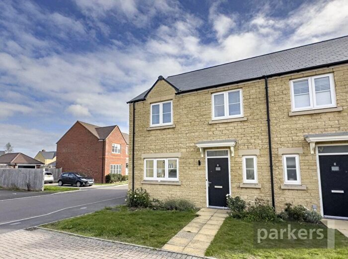 3 Bedroom Semi Detached House For Sale In Giles Place, Bampton, Oxfordshire, OX18