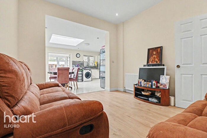 4 Bedroom Terraced House To Rent In Abbey Road, Ilford, IG2