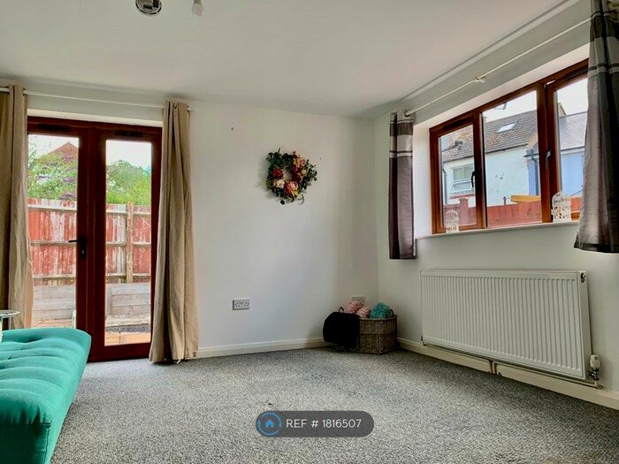 2 Bedroom Bungalow To Rent In Victoria Cottages, St. Leonards-On-Sea, TN37