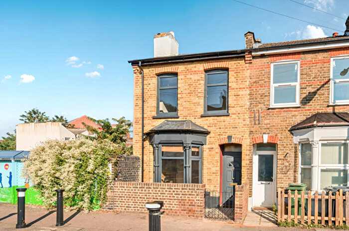 3 Bedroom House For Sale In Stoneydown Avenue, London, E17