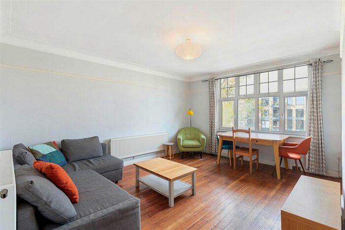 3 Bedroom Flat To Rent In Kings Avenue, London, SW4