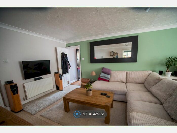2 Bedroom Maisonette To Rent In Shereway, Aylesbury, HP19
