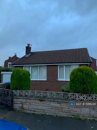 1 Bedroom Bungalow To Rent In Marigold Street, Rochdale, OL11