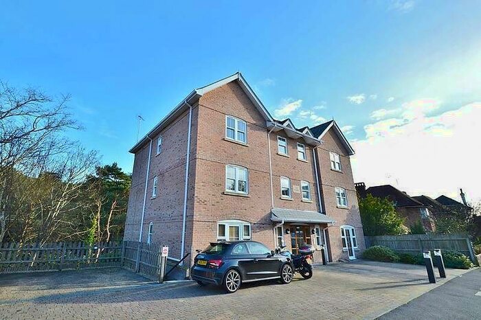 2 Bedroom Flat To Rent In Bournemouth, BH4