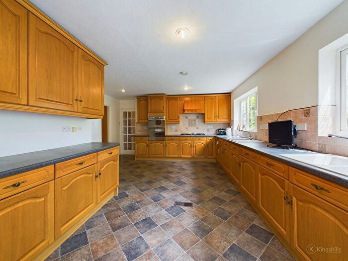 5 Bedroom Detached House For Sale In Southcote Way, Penn, High Wycombe, HP10