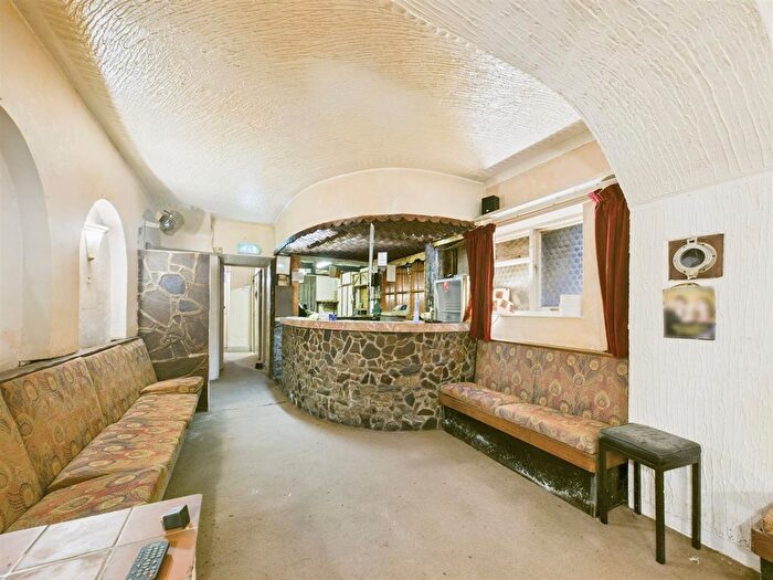 3 Bedroom Pub Bar For Sale In Paddock Street, Llanelli, SA15