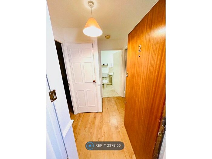 1 Bedroom Flat To Rent In Witts House, Kingston Upon Thames, KT1