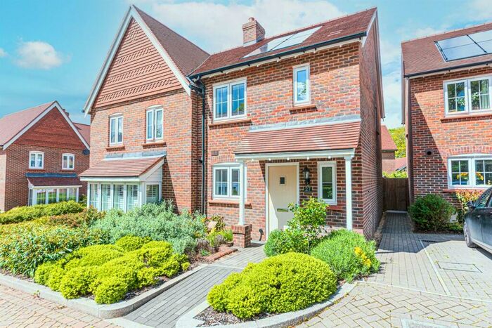 2 Bedroom Semi-Detached House To Rent In Buchanan Way, Binfield, RG42