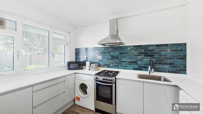 3 Bedroom Maisonette To Rent In Longman House, Mace Street, Bethnal Green, London, E2