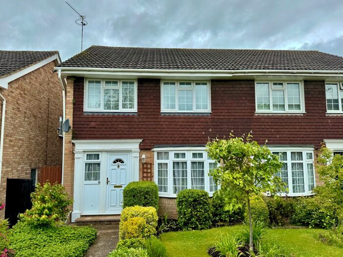 3 Bedroom Semi-Detached House To Rent In Grafton Close, Maidenhead, Berkshire, SL6