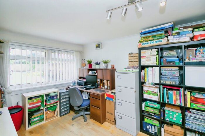 4 Bedroom Detached House For Sale In The Heathers, Barry, CF62
