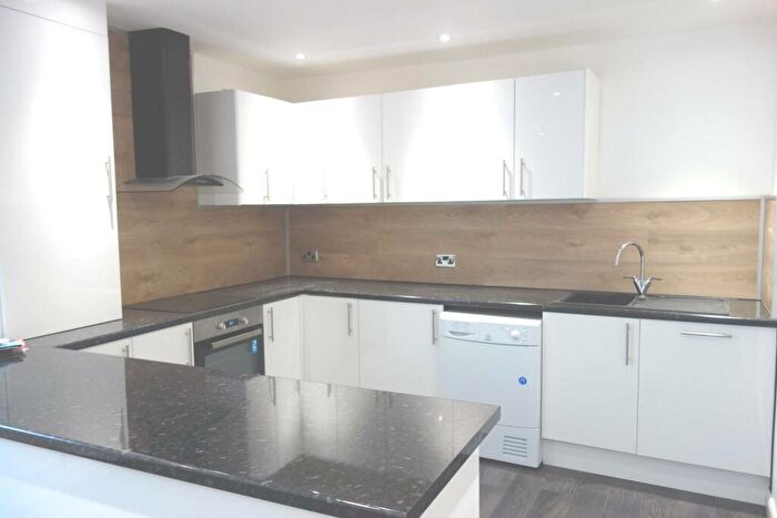 2 Bedroom Flat To Rent In Baker Street, Enfield, EN1