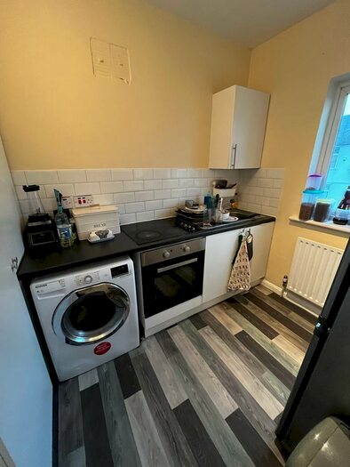 1 Bedroom Flat To Rent In Gas And Electric Included, Chesterfield Road, Leyton, E10