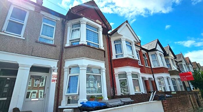 5 Bedroom Terraced House To Rent In London, NW10