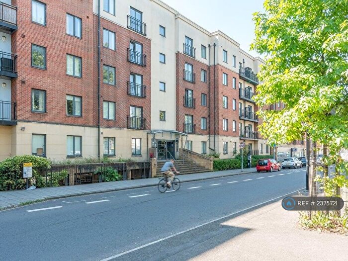 2 Bedroom Flat To Rent In Squires Court, Bristol, BS3