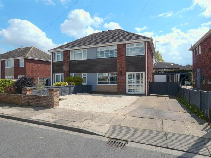 3 Bedroom Semi-Detached House To Rent In Grey Friars, Grimsby, DN37