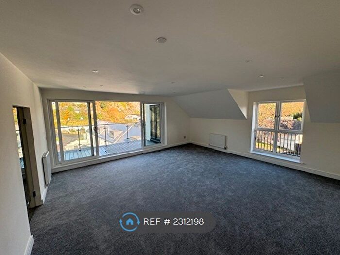 2 Bedroom Flat To Rent In Parkfield Road, Torquay, TQ1