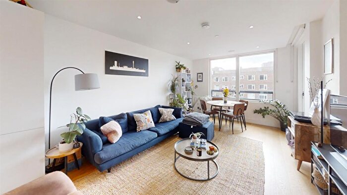 2 Bedroom Flat To Rent In Upper Richmond Road, Putney, SW15