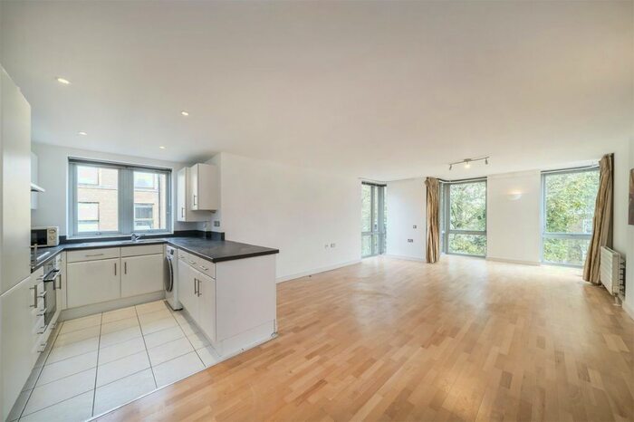 2 Bedroom Flat To Rent In Boundary House, Queensdale Crescent, London, W11