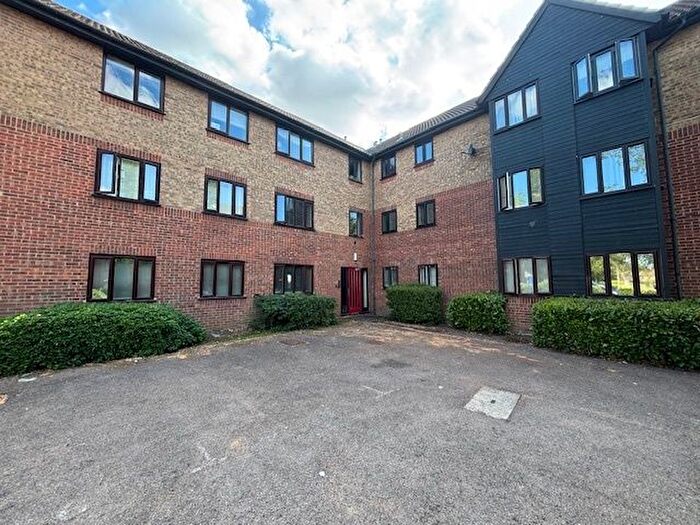 1 Bedroom Flat For Sale In Copperfields, Basildon, Essex, SS15