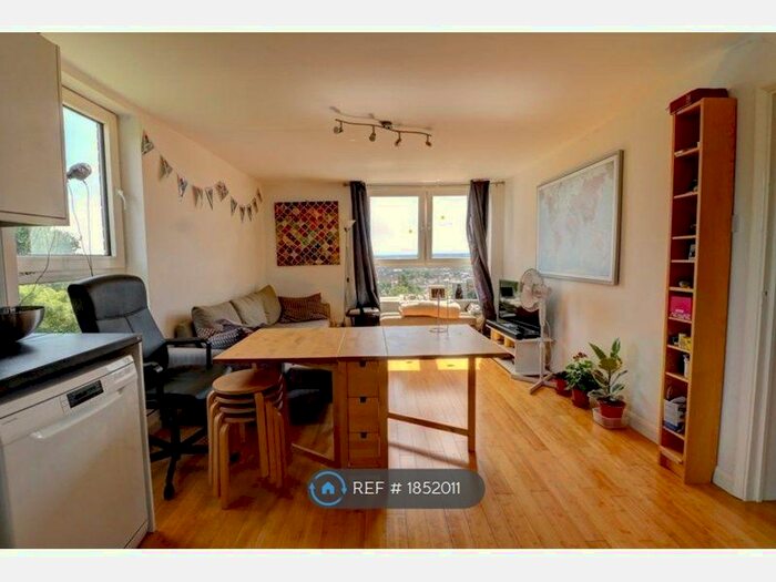2 Bedroom Flat To Rent In Pierrepoint, London, SE25