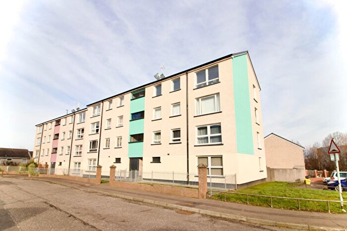 3 Bedroom Flat To Rent In / Westburn Park, Edinburgh, EH14