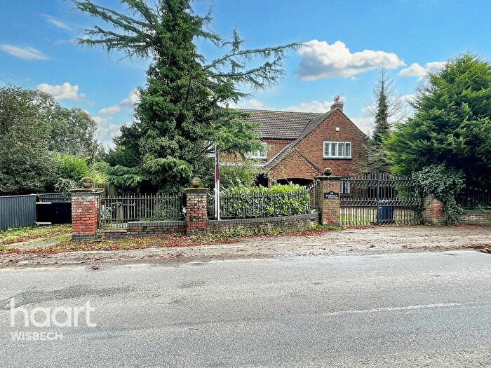 4 Bedroom Detached House For Sale In Fridaybridge Road, Elm, PE14
