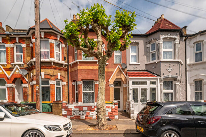 6 Bedroom House For Sale In Chaucer Road, Forest Gate, London, E7