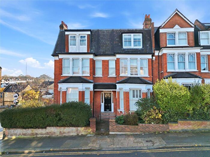 3 Bedroom Apartment For Sale In Alexandra Park Road, London, N10