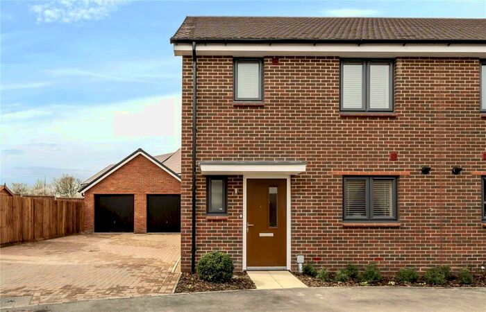 3 Bedroom Semi-Detached House To Rent In Quiller Avenue, Arborfield, Reading, Berkshire, RG2