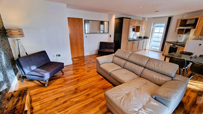 2 Bedroom Apartment To Rent In , Taylorson St South, M5