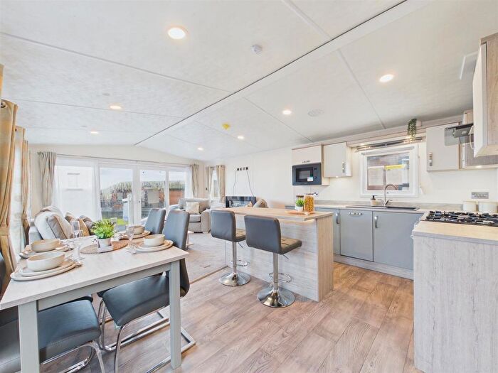 2 Bedroom Park Home For Sale In Berkeley Place, Ilfracombe, EX34