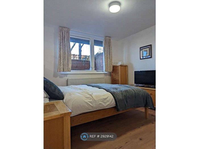 1 Bedroom Property To Rent In Elam Close, London, SE5