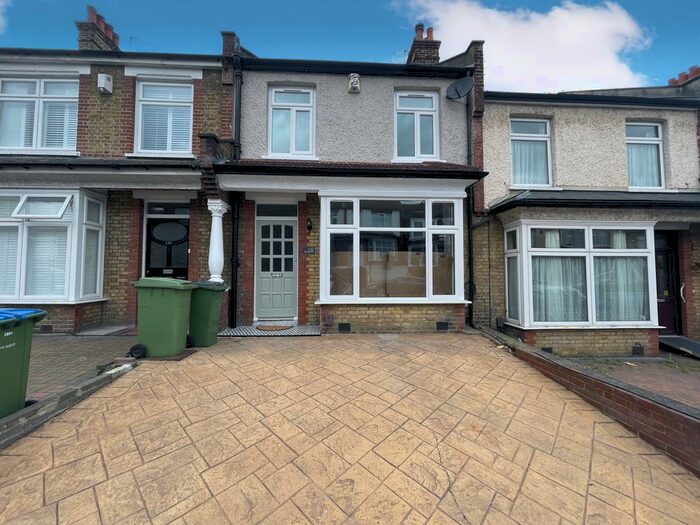 3 Bedroom Terraced House To Rent In Howarth Road, London, SE2