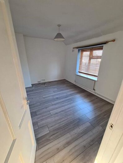 1 Bedroom Maisonette To Rent In Lodge Avenue, Dagenham, Essex, RM8