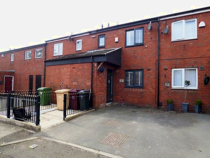 3 Bedroom Mews To Rent In Dyson Close, Farnworth, Bolton, BL4