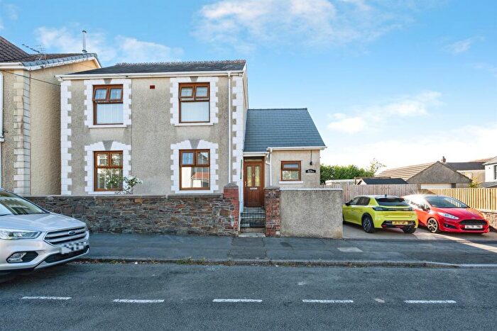 3 Bedroom Detached House For Sale In North Road, Loughor, Swansea, SA4