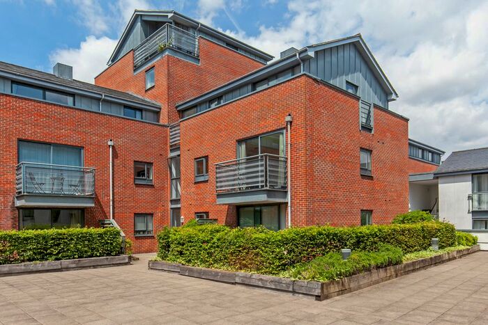 2 Bedroom Flat To Rent In Belgarum Place, Winchester, SO23